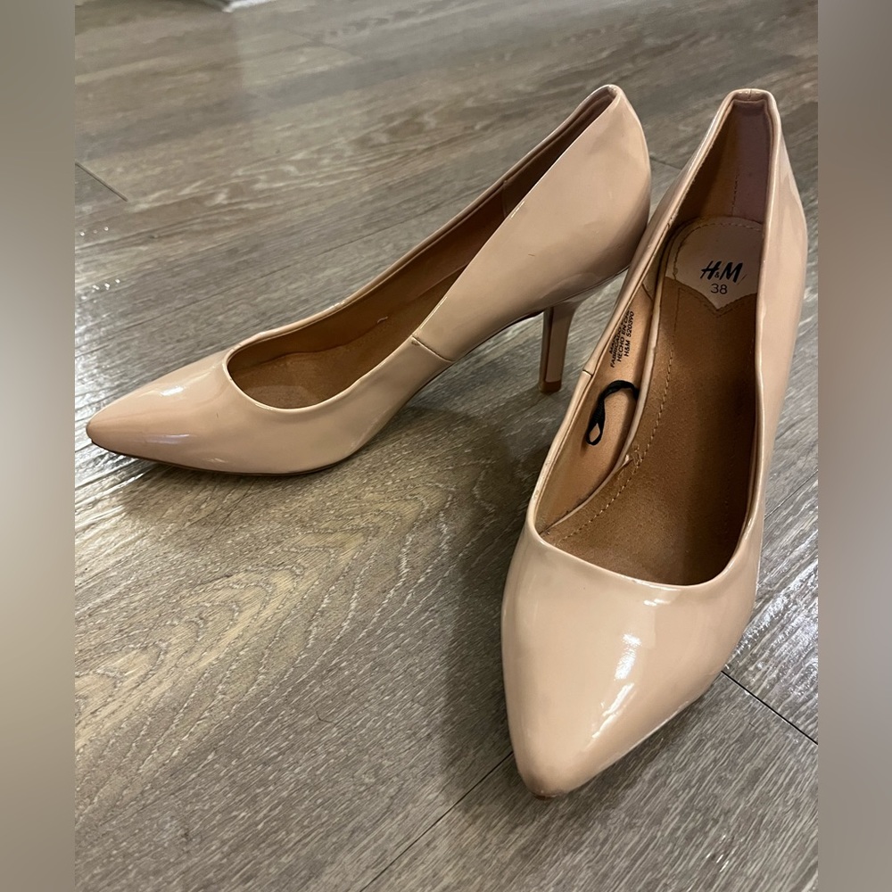 H&M size 7 nude heel pump